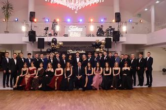 Uczniowie II LO w Wieluniu studniówkę mają już za sobą!